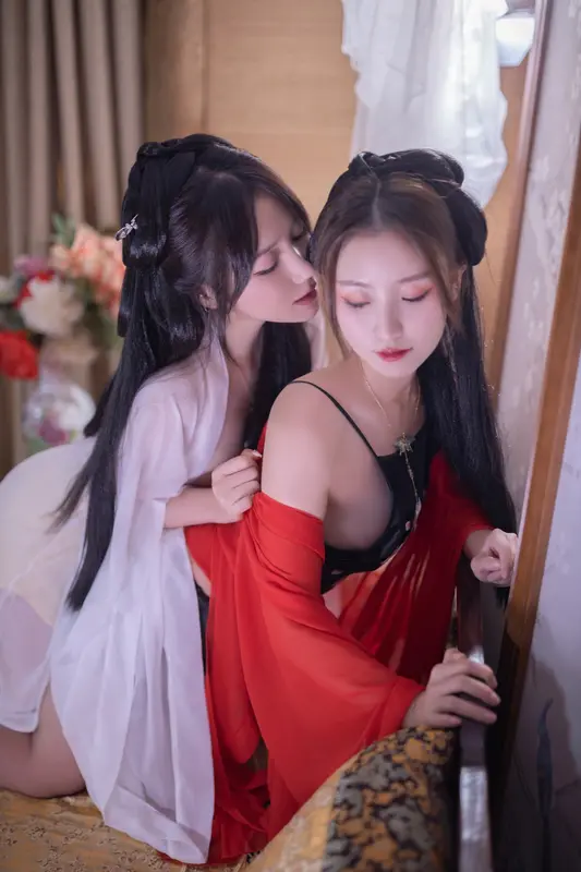 0028 秀人名模鱼子酱Fish内部私购未上架《双女古装剧情》写真 - 秀人网私购